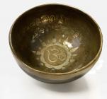 Singing bowl with engravings  - OM - 14cm