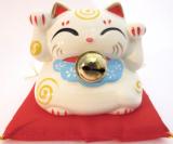 Lucky cat white with bell on red pillow 9cm
