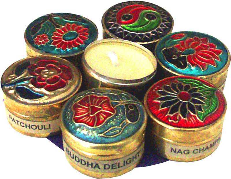 Set of 7 perfumed candles in a metal box