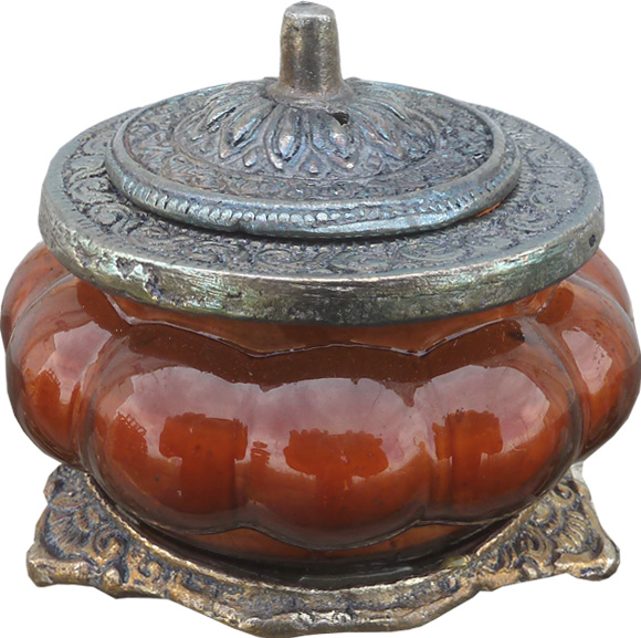 Candela profumata allrr39;ambra patchouli in vaso di metallo e vetro