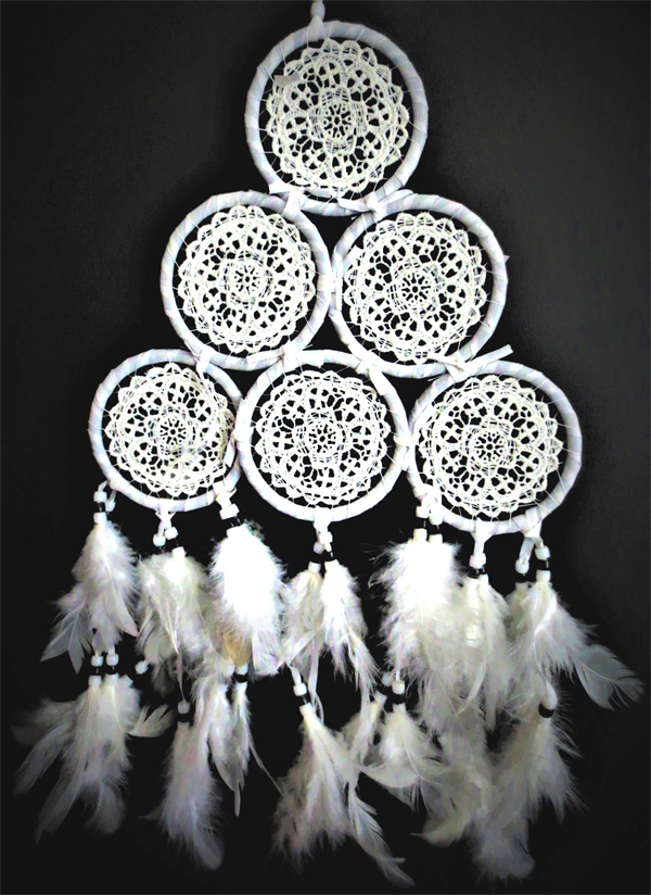Dream catcher pyramide tissu brodé blanc 15cm