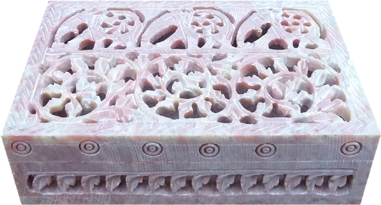 Boite en pierre ciselée motifs 15cm
